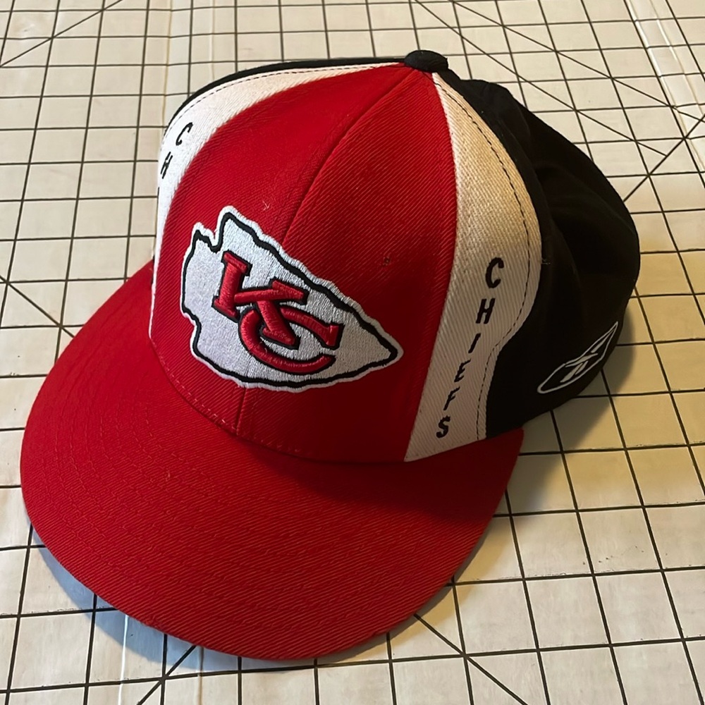 Vintage Kansas City Chiefs fitted hat, size 7 3/8